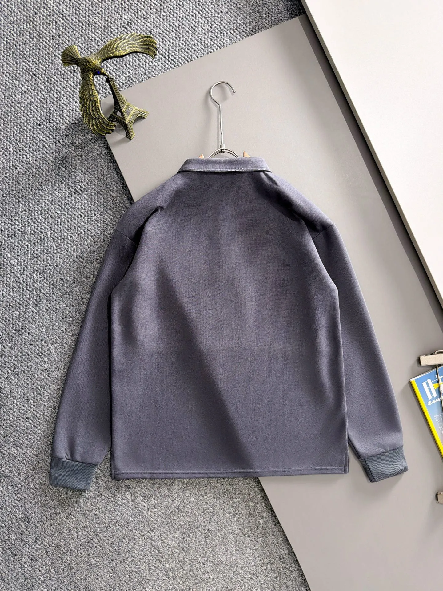 Paris Clover exclusively launches the 2026 autumn and winter New Arrival long-sleeved sweatshirts for men and women. Same Style. Many stars have the same style. Craftsmanship that ordinary small workshops cannot copy. No matter in terms of materials, detail restoration and craftsmanship, we are not afraid of any challenges, just to provide you with wonderful products. Compare the top Original versions at will. No expense is spared just to make it better. Unique imported fabric feel. Purely imported German machine production. Precision operation. Thousands of needles density. A complete set of New Arrival accessories with three standards can be customized simultaneously. Versatile upper body is fashionable, a perfect choice for autumn and winter, and a must-have item. Sizes table: M-4XL (please state your height and weight when placing an order)